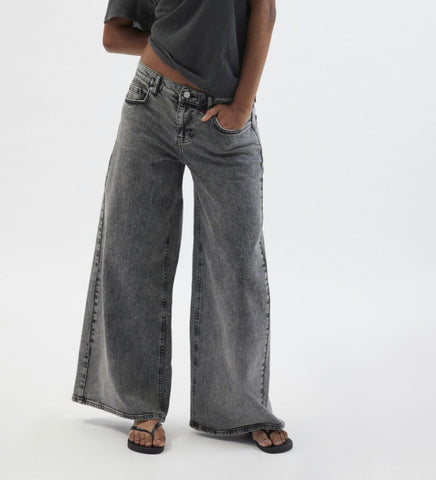 BDG Wide Leg Jeans