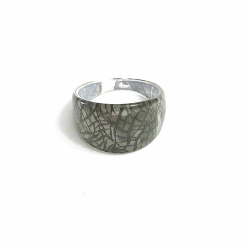 Grey patterned ring